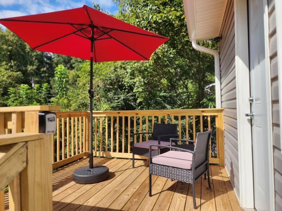 Modern 3 Bedroom 2 Bath Home-10 Mins From Airport